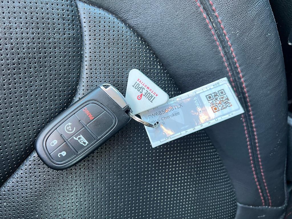 Thumbnail: 2015 Jeep Cherokee - 18