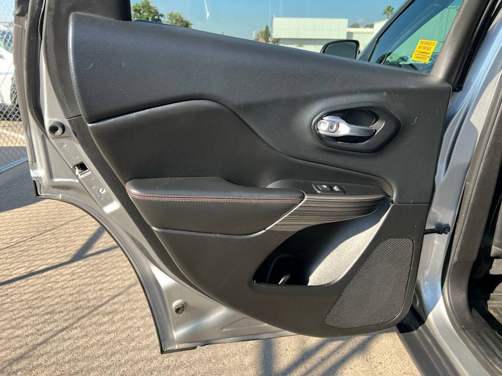 Thumbnail: 2015 Jeep Cherokee - 28