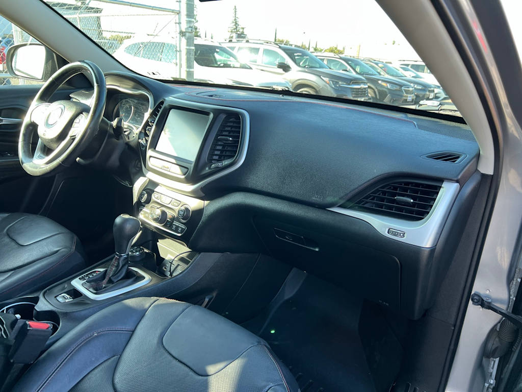 Thumbnail: 2015 Jeep Cherokee - 9