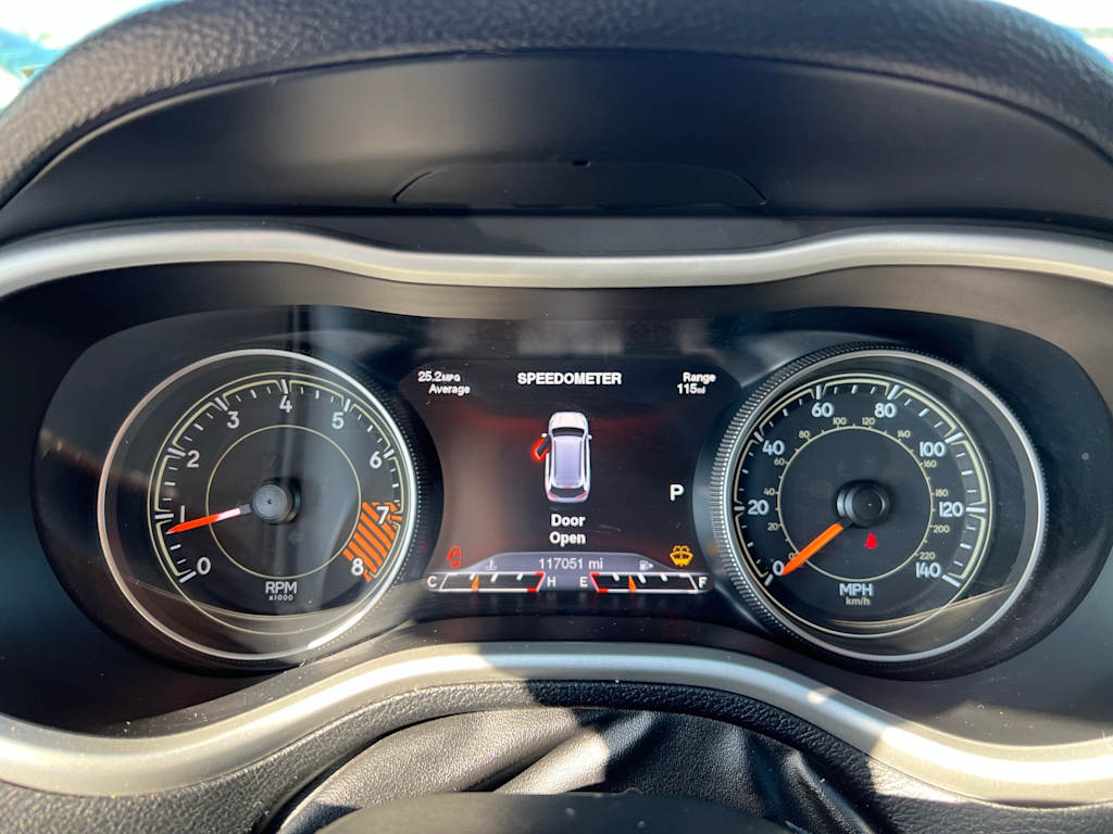 Thumbnail: 2015 Jeep Cherokee - 16