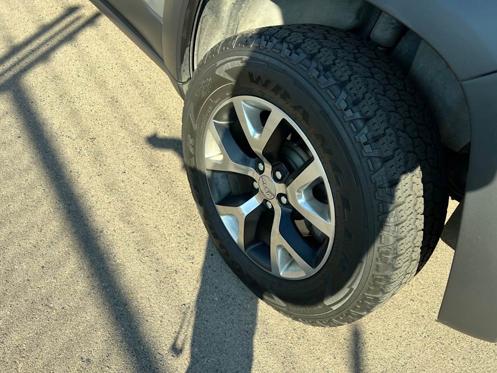 Thumbnail: 2015 Jeep Cherokee - 26