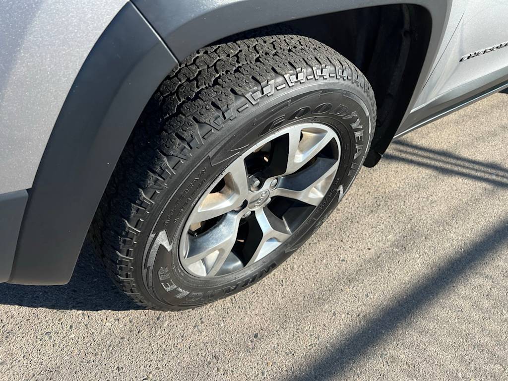 Thumbnail: 2015 Jeep Cherokee - 8