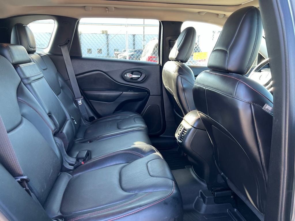 Thumbnail: 2015 Jeep Cherokee - 31