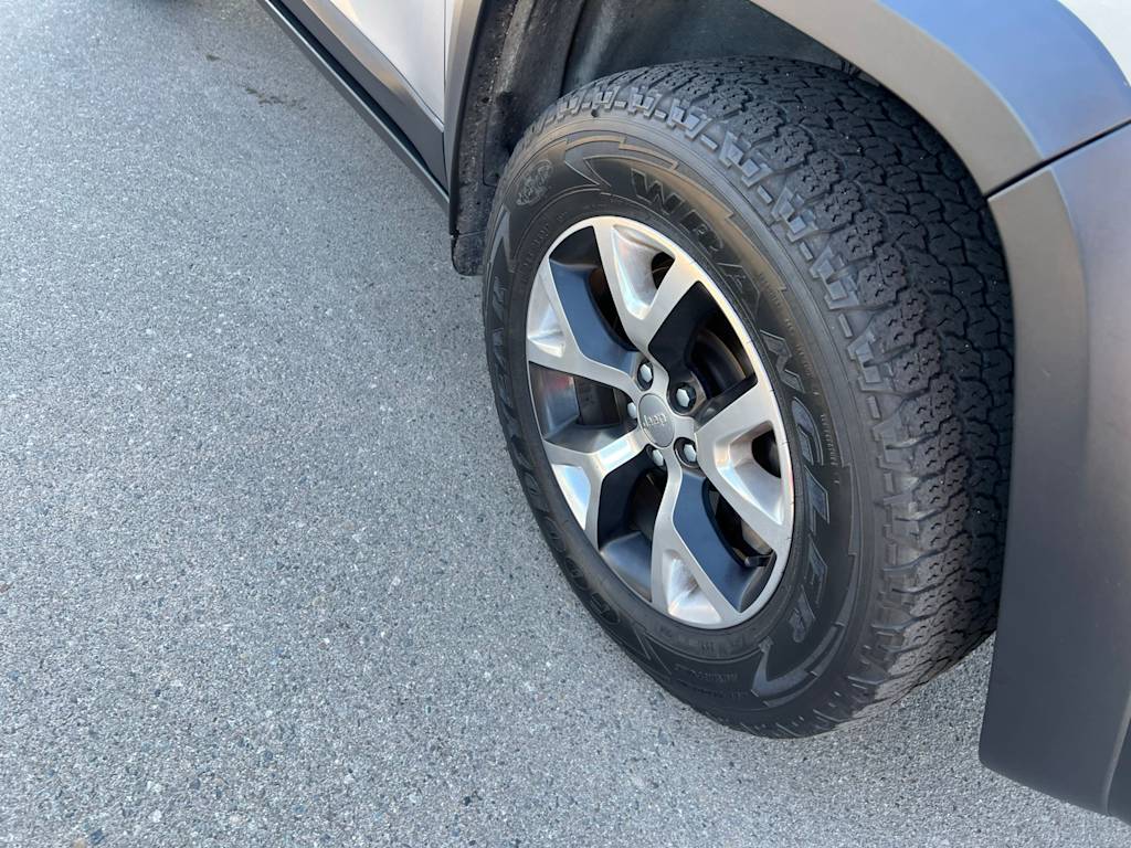 Thumbnail: 2015 Jeep Cherokee - 33