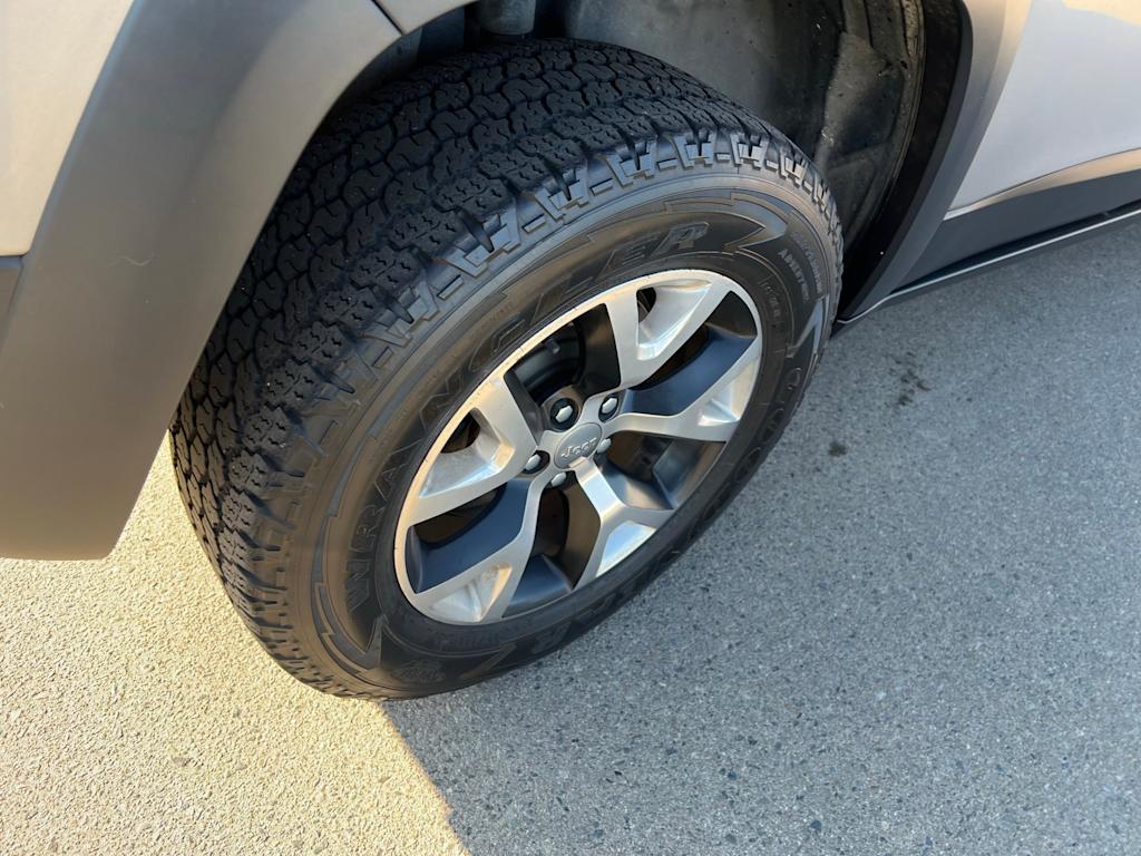 Thumbnail: 2015 Jeep Cherokee - 29