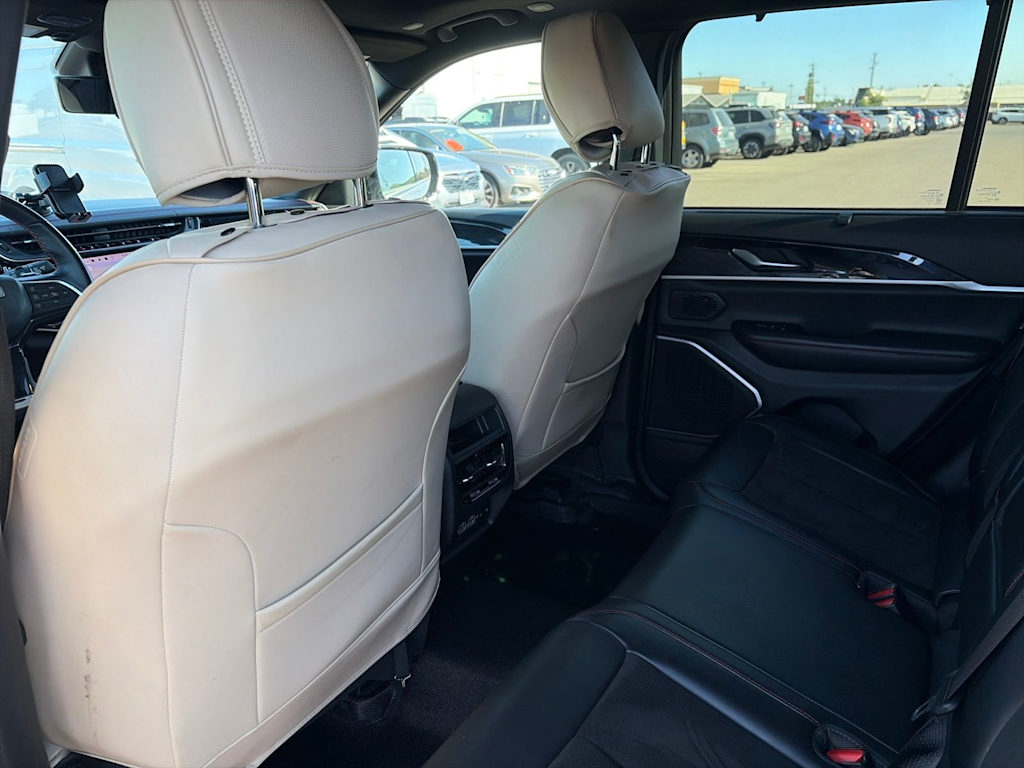 Thumbnail: 2022 Jeep Grand Cherokee - 9