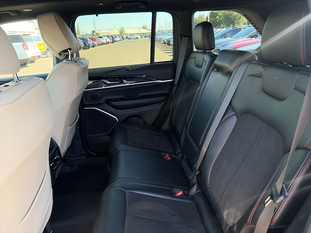 Thumbnail: 2022 Jeep Grand Cherokee - 30