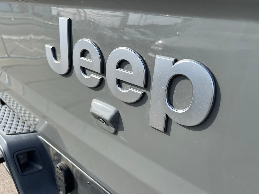 Thumbnail: 2021 Jeep Gladiator - 18