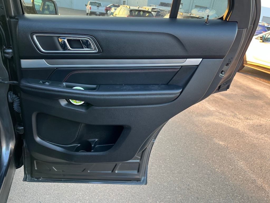 Thumbnail: 2017 Ford Explorer - 32