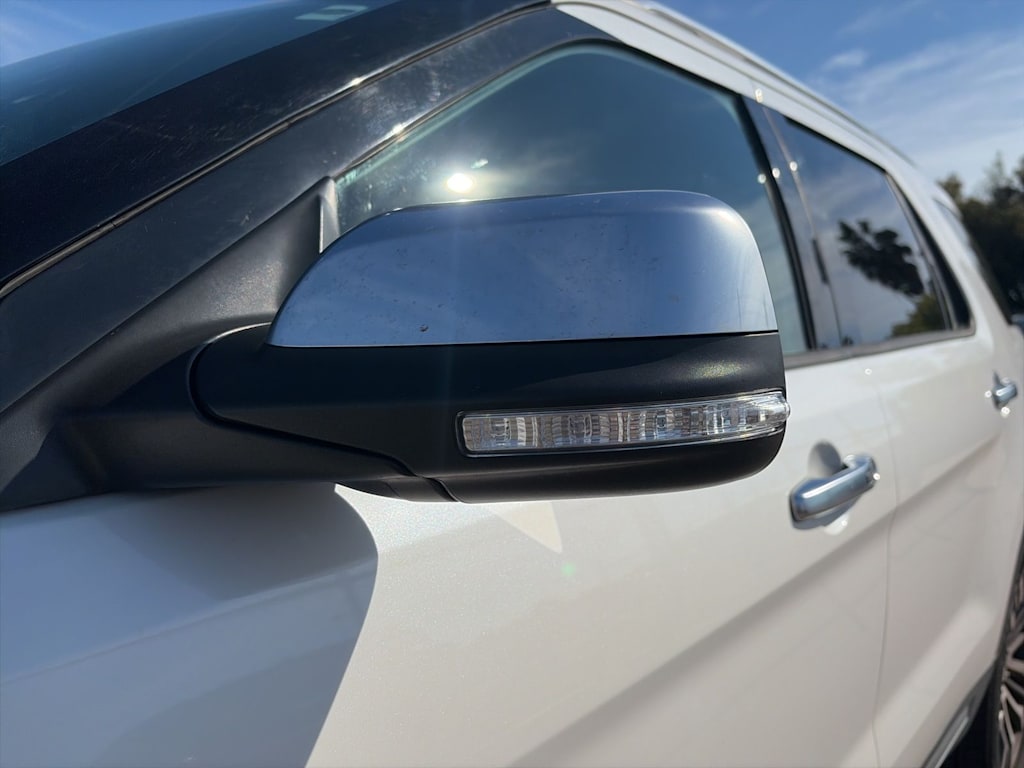 Thumbnail: 2018 Ford Explorer - 32