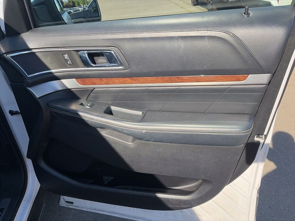 Thumbnail: 2018 Ford Explorer - 16