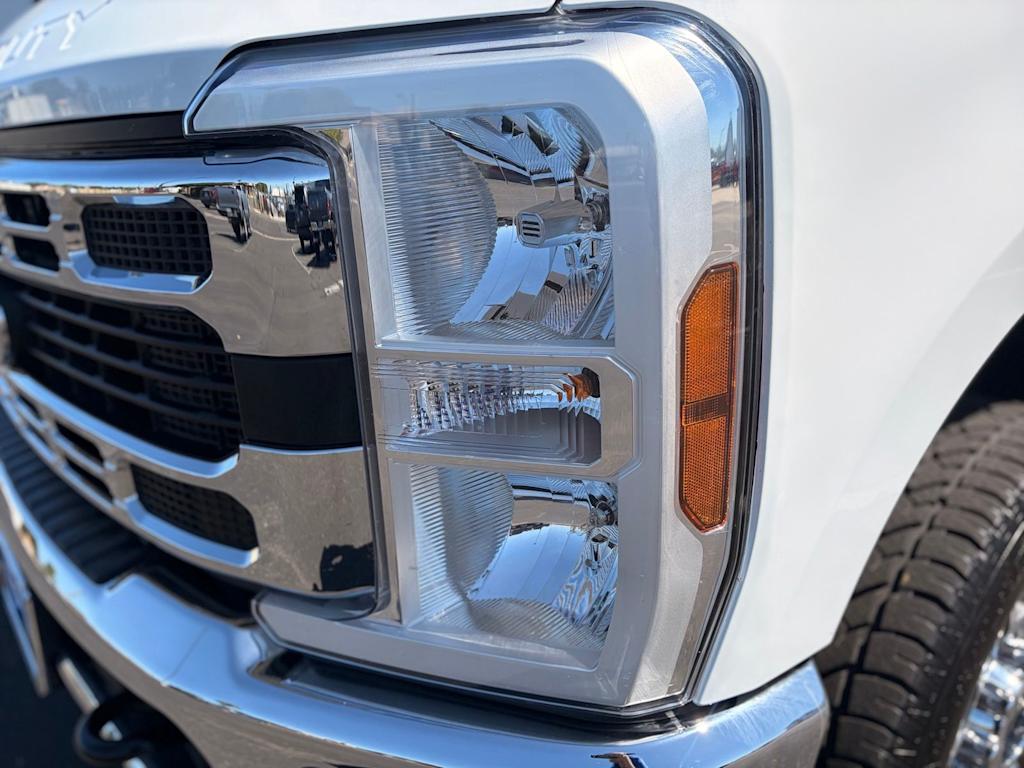 Thumbnail: 2025 Ford F-250 - 16
