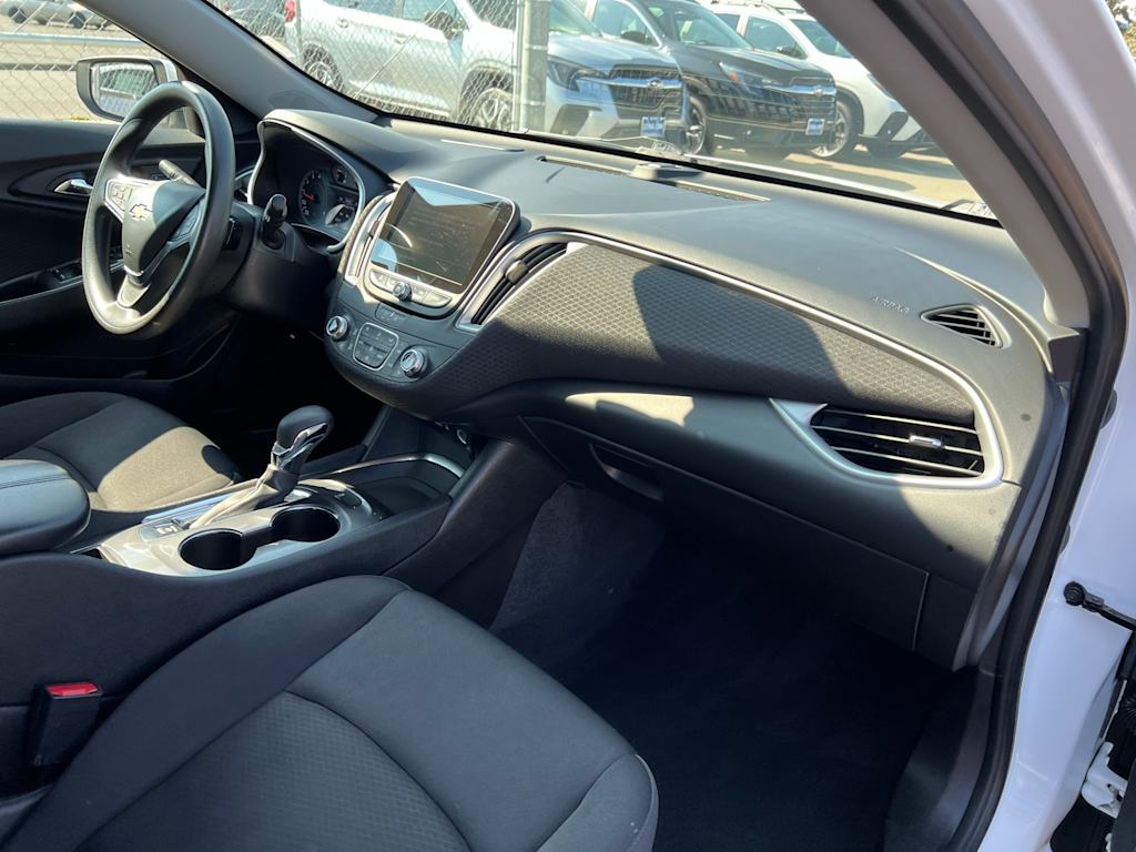 Thumbnail: 2023 Chevrolet Malibu - 9