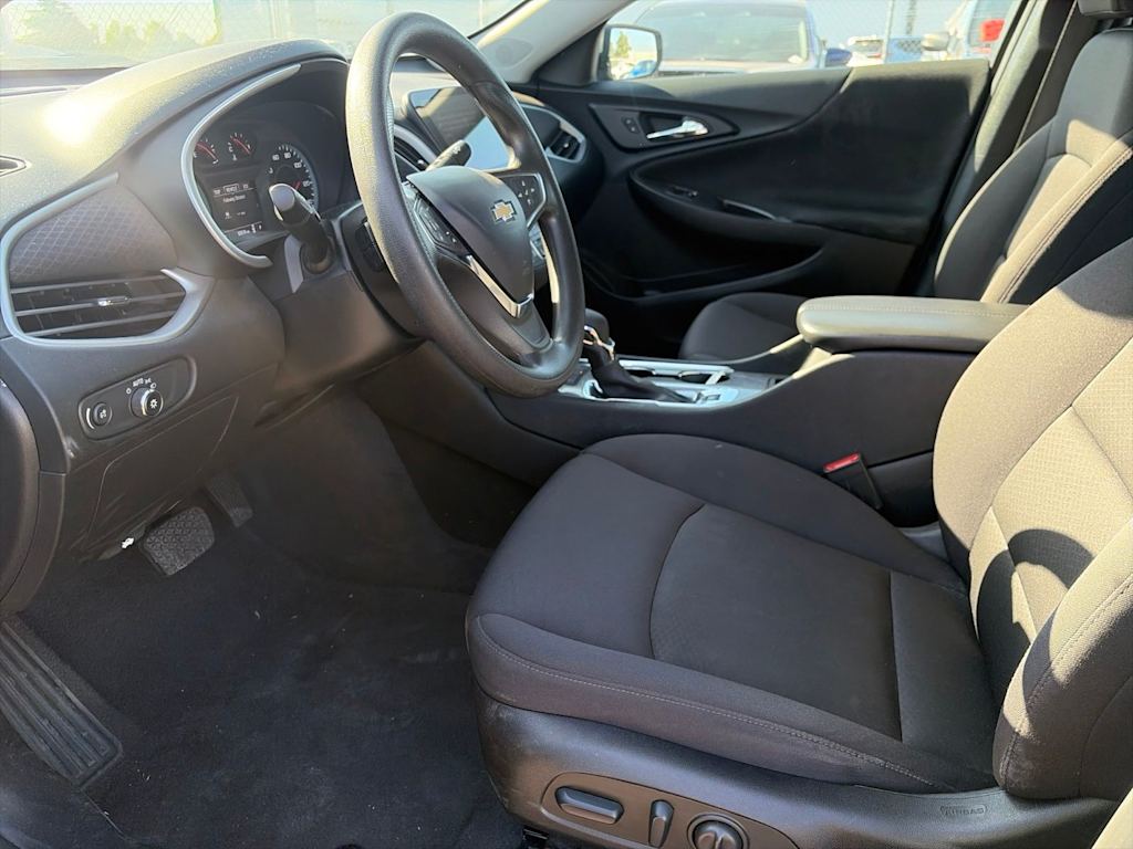 Thumbnail: 2024 Chevrolet Malibu - 6