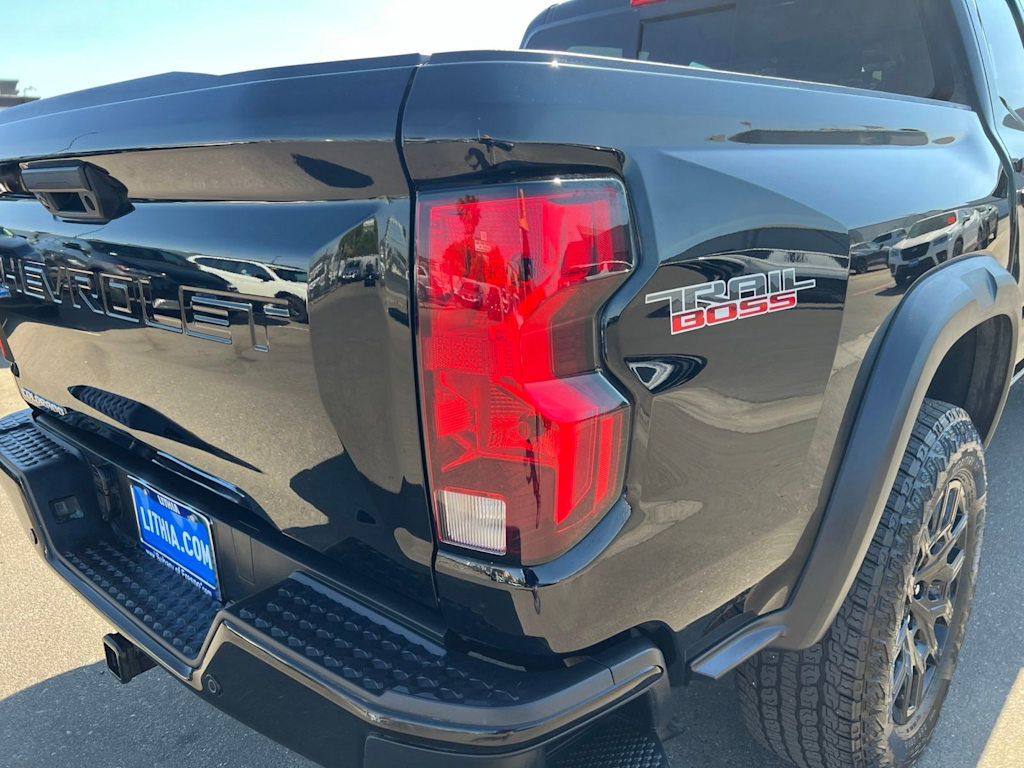 Thumbnail: 2024 Chevrolet Colorado - 27