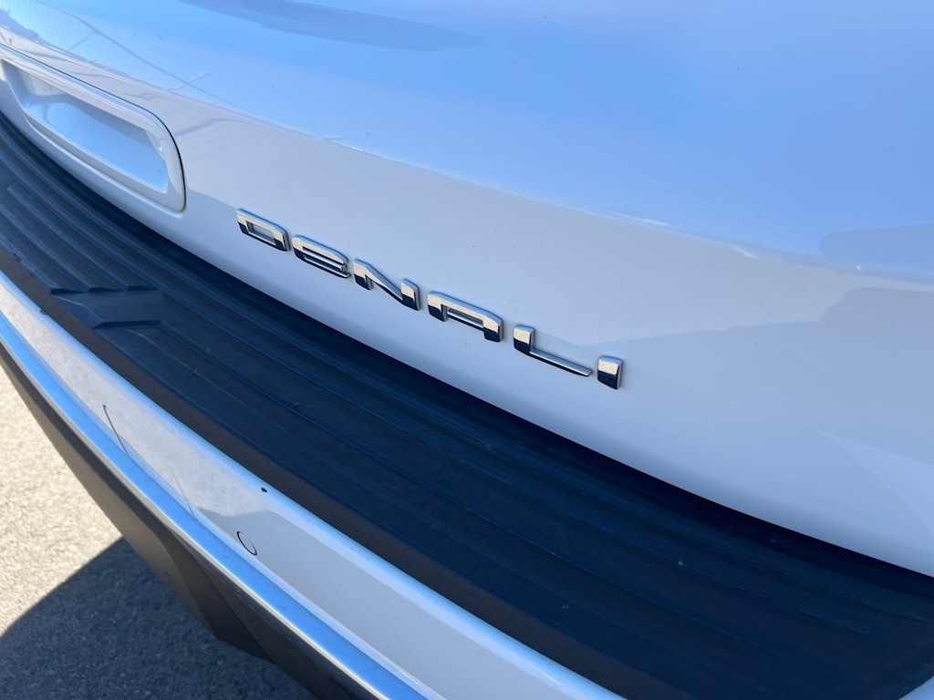 Thumbnail: 2024 GMC Yukon XL - 21