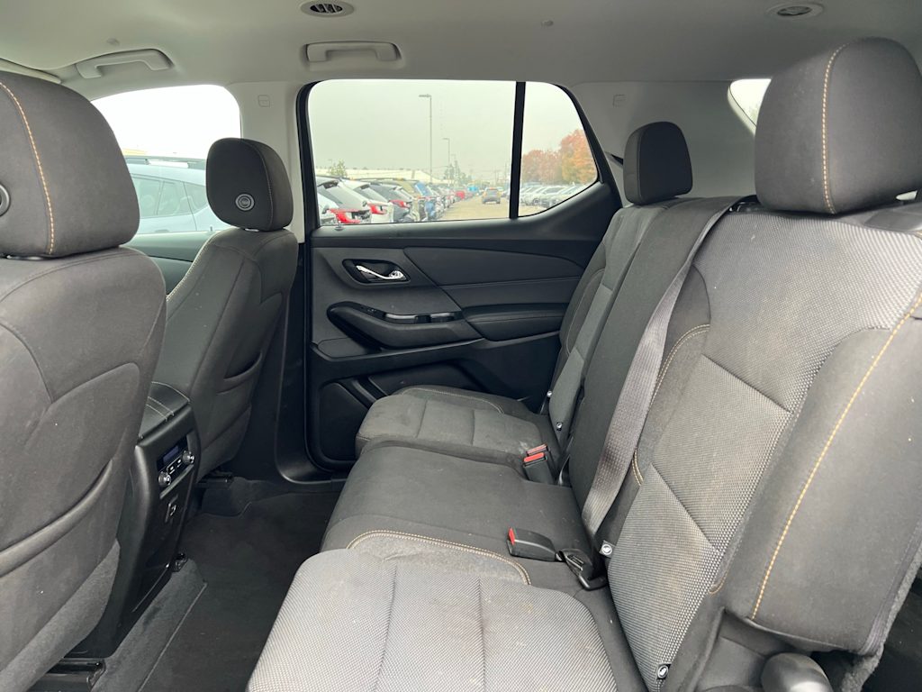 Thumbnail: 2021 Chevrolet Traverse - 25