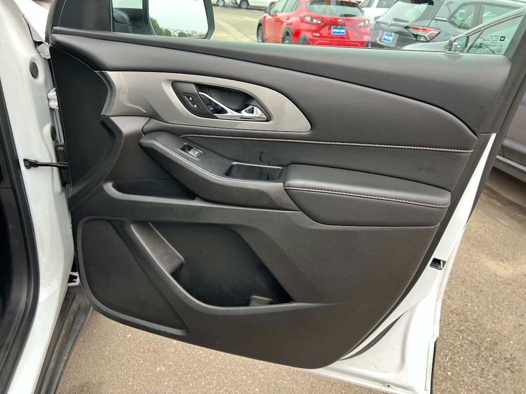 Thumbnail: 2021 Chevrolet Traverse - 32