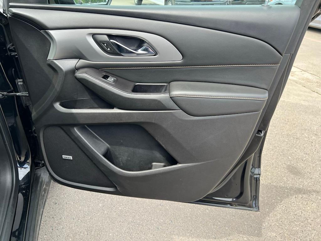 Thumbnail: 2020 Chevrolet Traverse - 32
