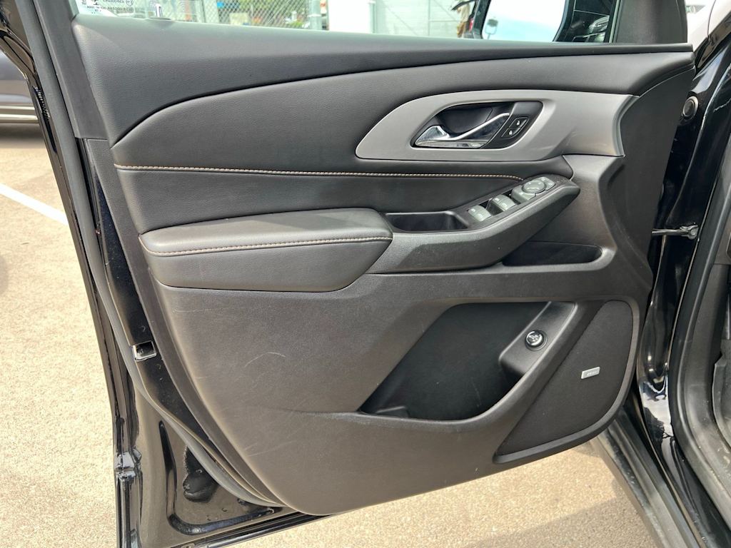 Thumbnail: 2020 Chevrolet Traverse - 23