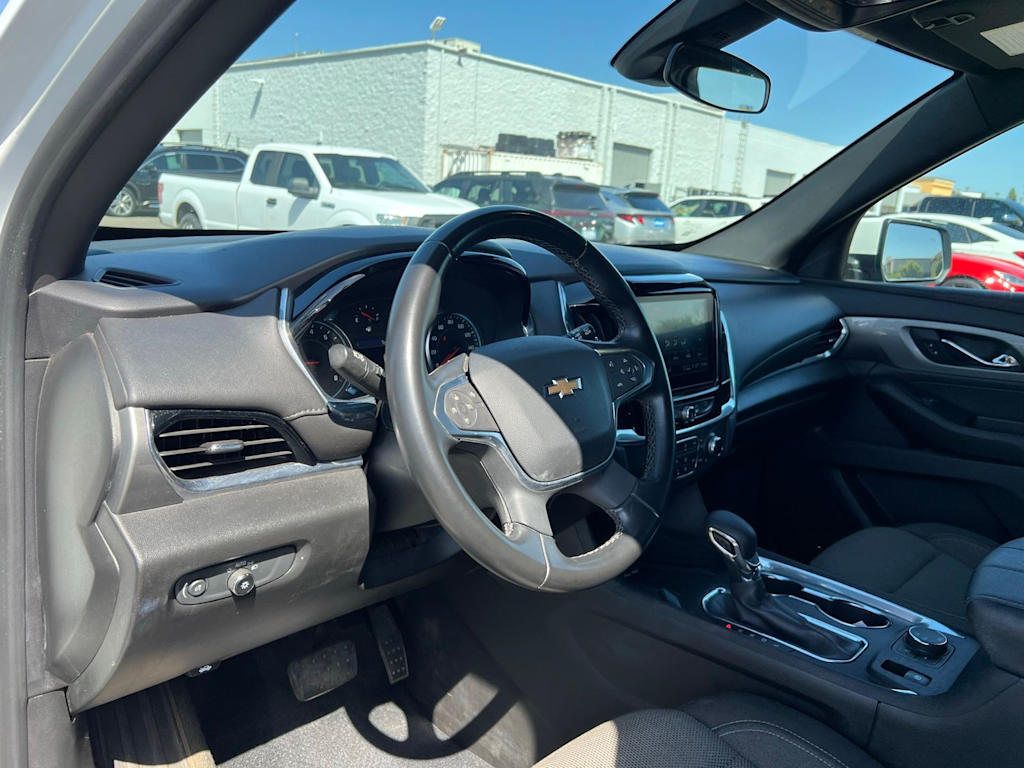 Thumbnail: 2023 Chevrolet Traverse - 2