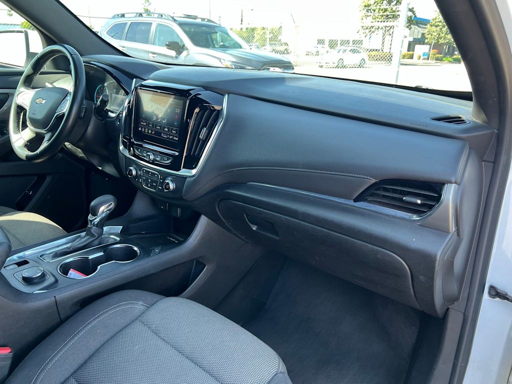 Thumbnail: 2023 Chevrolet Traverse - 9