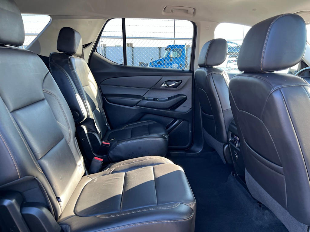 Thumbnail: 2021 Chevrolet Traverse - 32