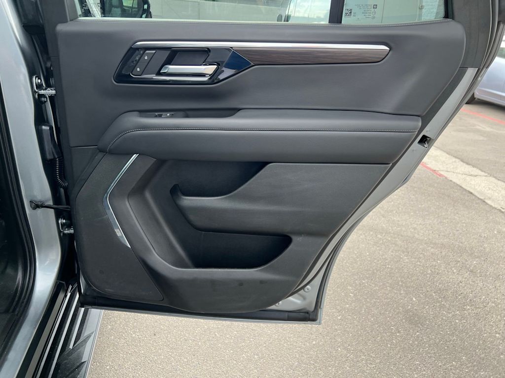 Thumbnail: 2025 Chevrolet Tahoe - 31