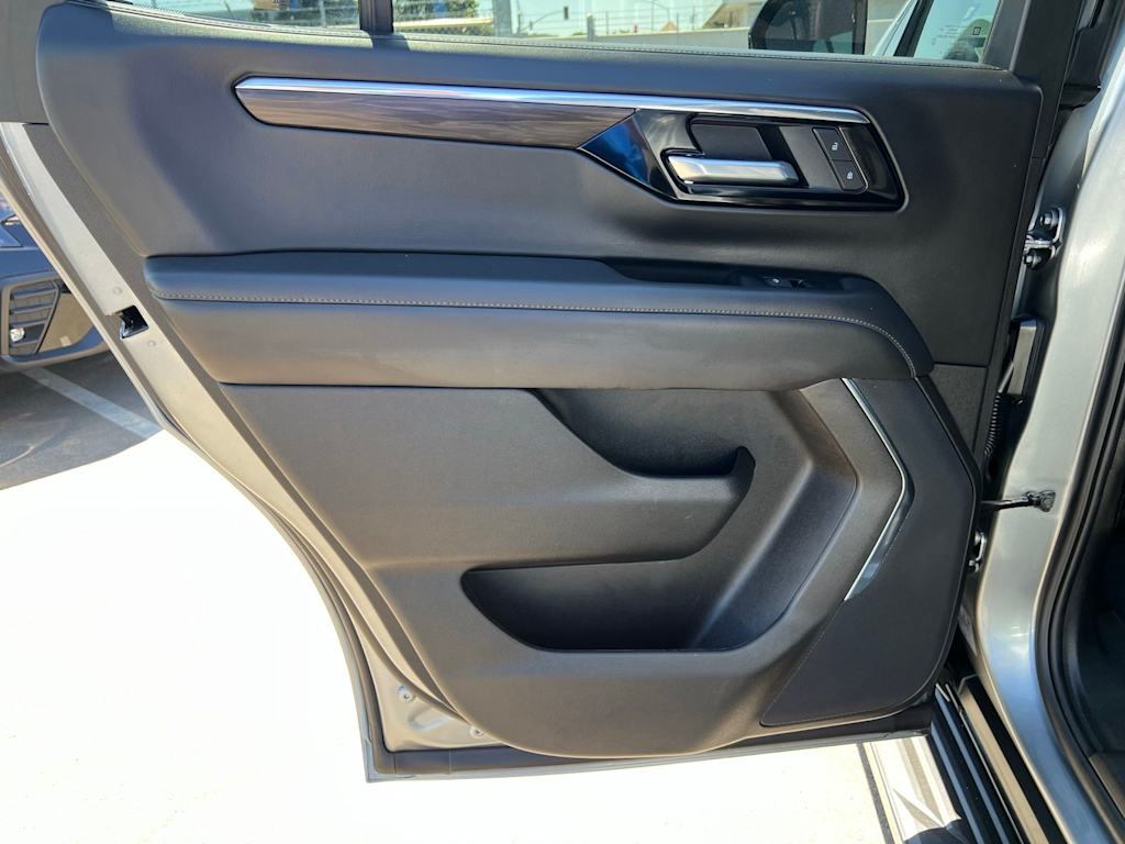 Thumbnail: 2025 Chevrolet Tahoe - 28