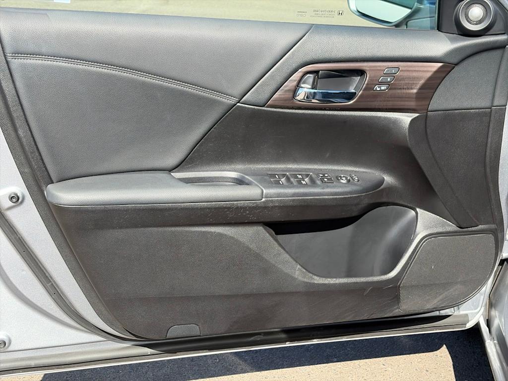 Thumbnail: 2017 Honda Accord - 33