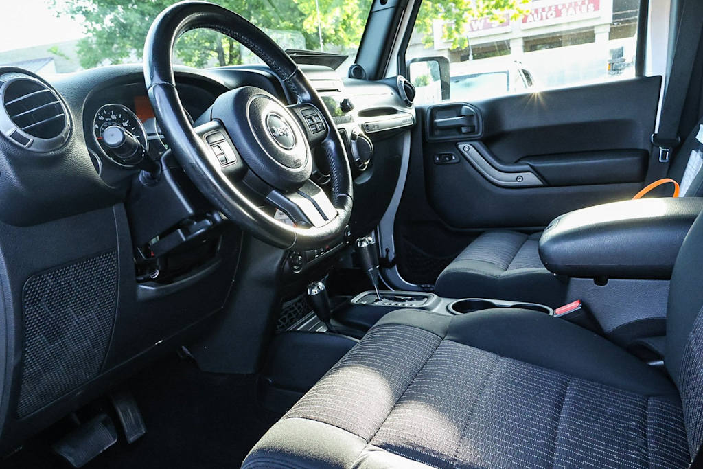 2011 Jeep Wrangler Unlimited Sport 39