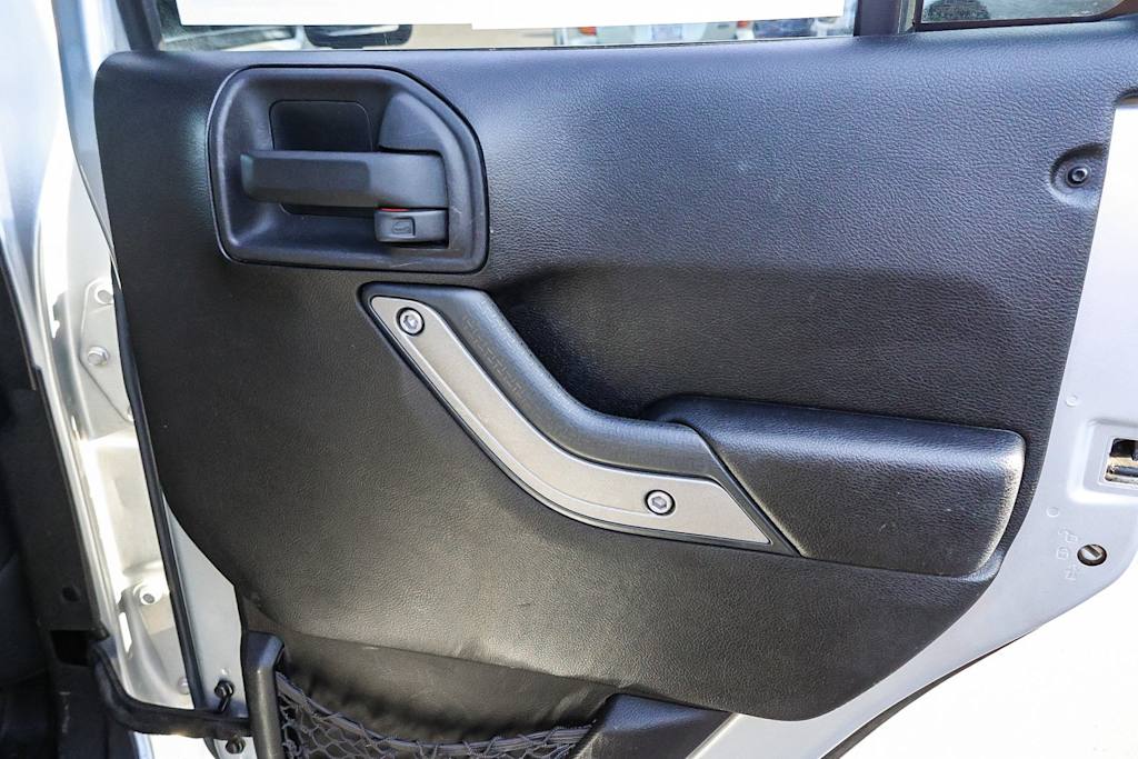 2011 Jeep Wrangler Unlimited Sport 28