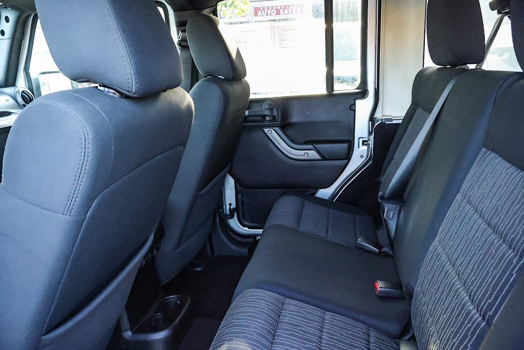 2011 Jeep Wrangler Unlimited Sport 11