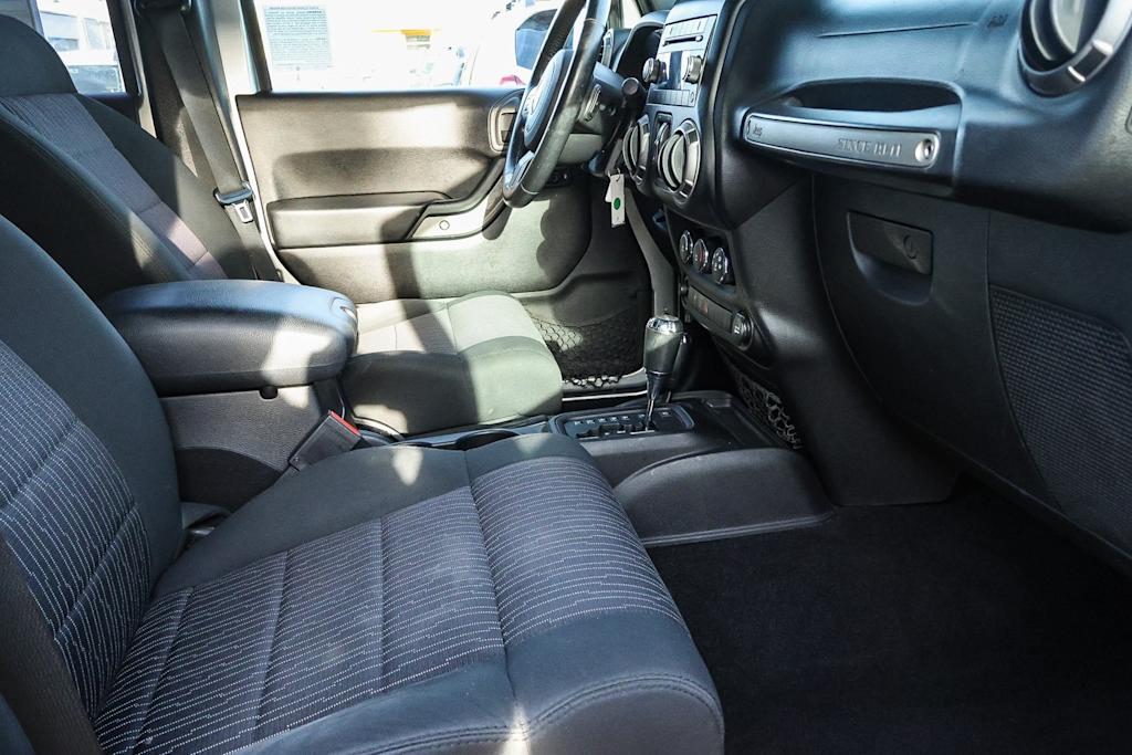 2011 Jeep Wrangler Unlimited Sport 10