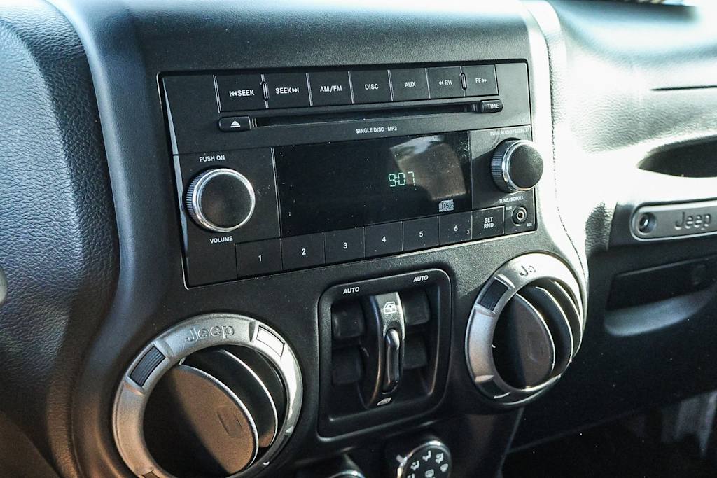 2011 Jeep Wrangler Unlimited Sport 42