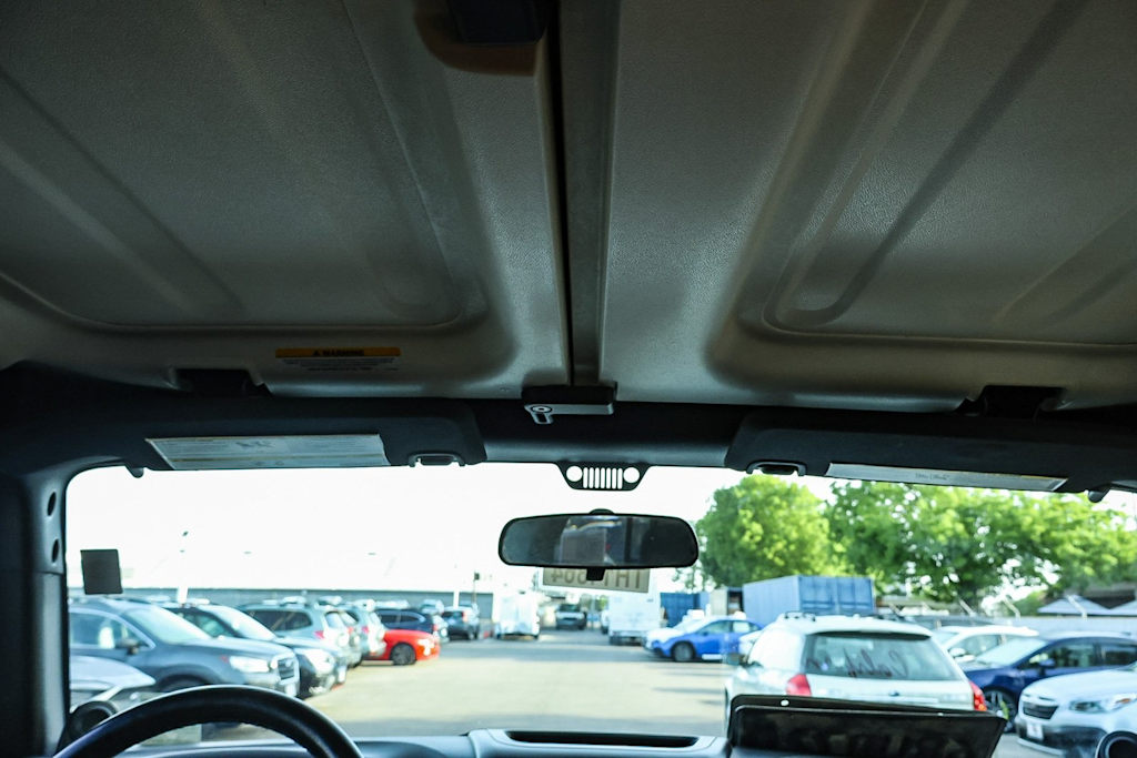 2011 Jeep Wrangler Unlimited Sport 33