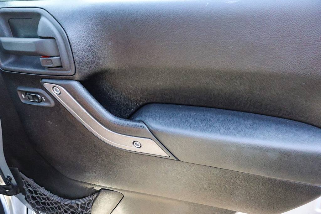 2011 Jeep Wrangler Unlimited Sport 27