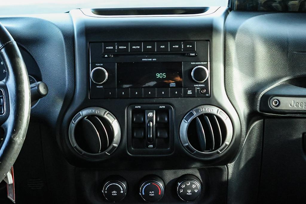 2011 Jeep Wrangler Unlimited Sport 14