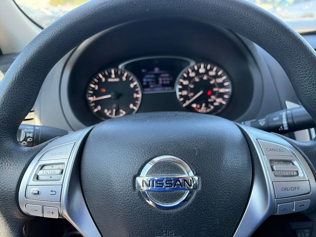 Thumbnail: 2017 Nissan Altima - 9