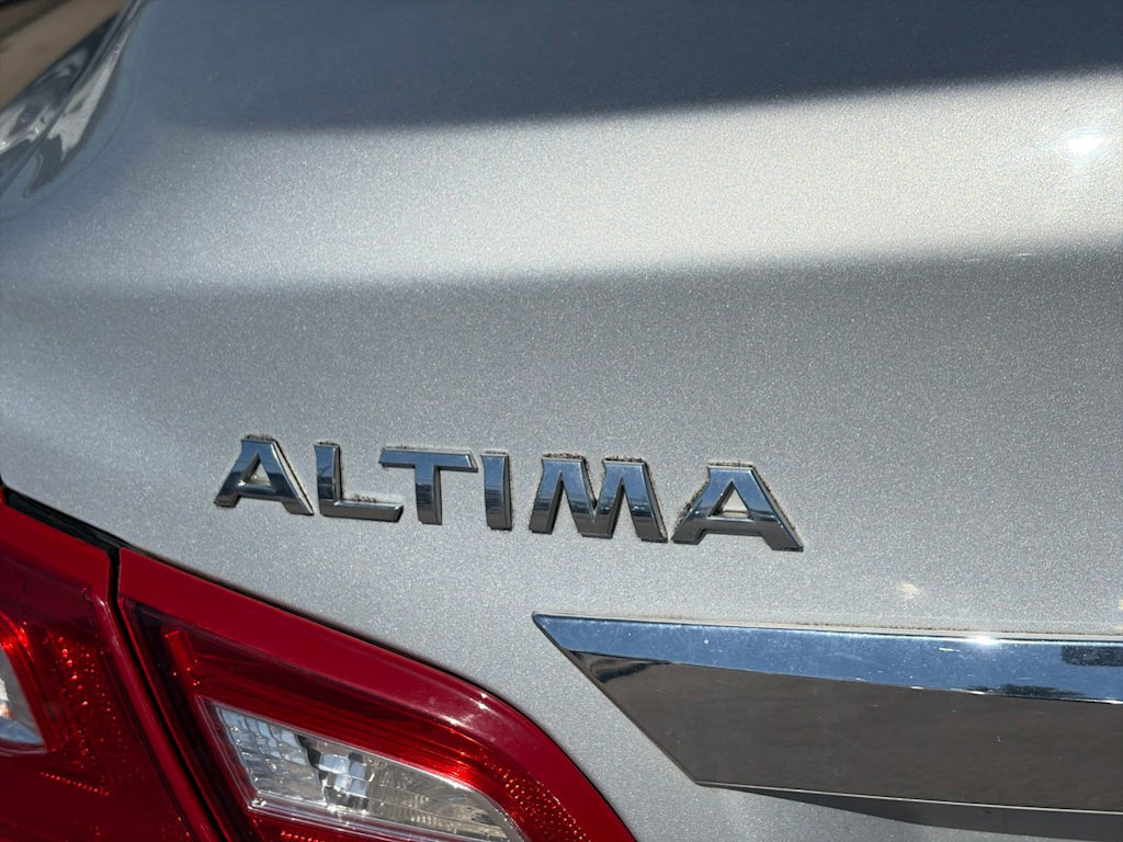 Thumbnail: 2017 Nissan Altima - 20