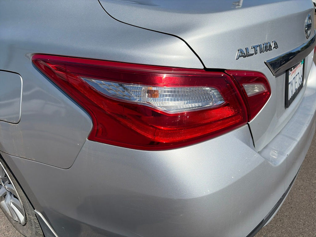 Thumbnail: 2017 Nissan Altima - 21