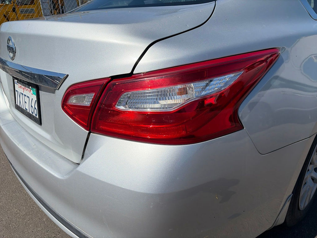 Thumbnail: 2017 Nissan Altima - 19