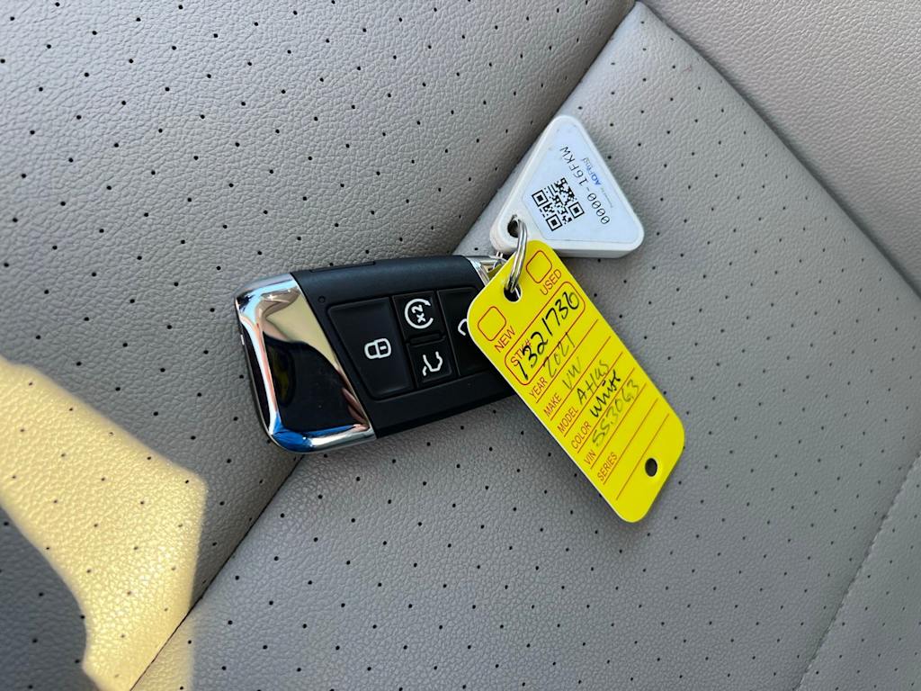 Thumbnail: 2021 Volkswagen Atlas - 16