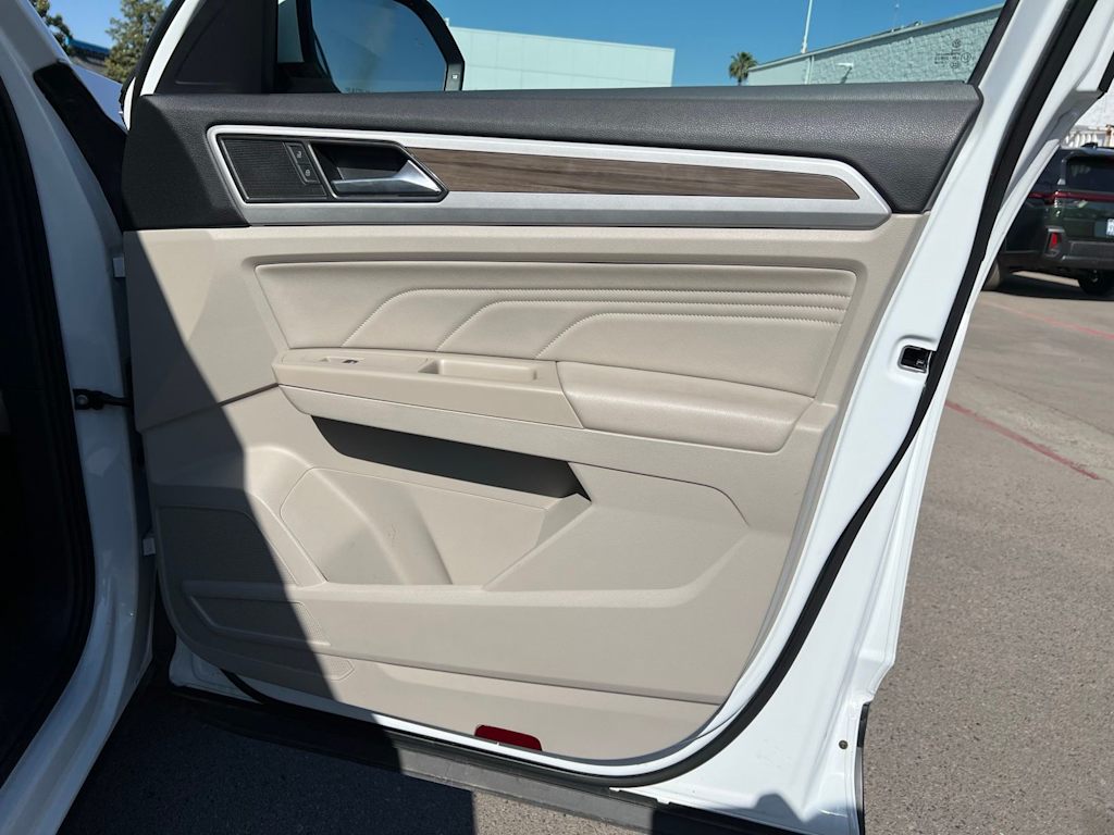 Thumbnail: 2021 Volkswagen Atlas - 30