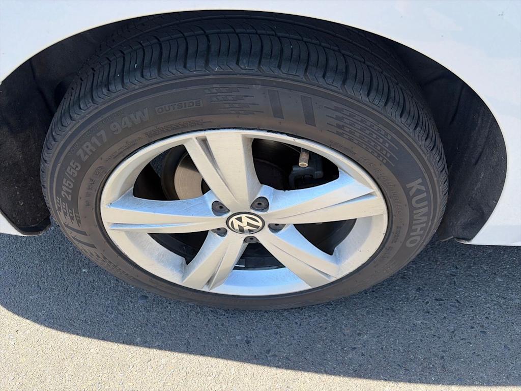 Thumbnail: 2013 Volkswagen Passat - 18