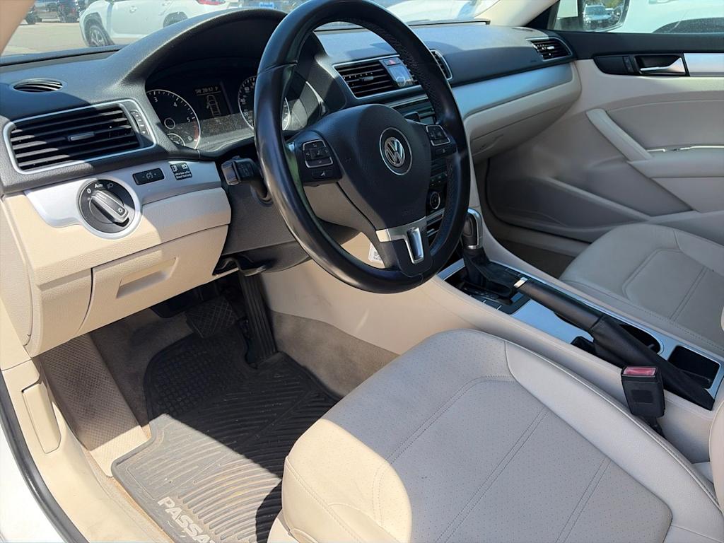 Thumbnail: 2013 Volkswagen Passat - 6
