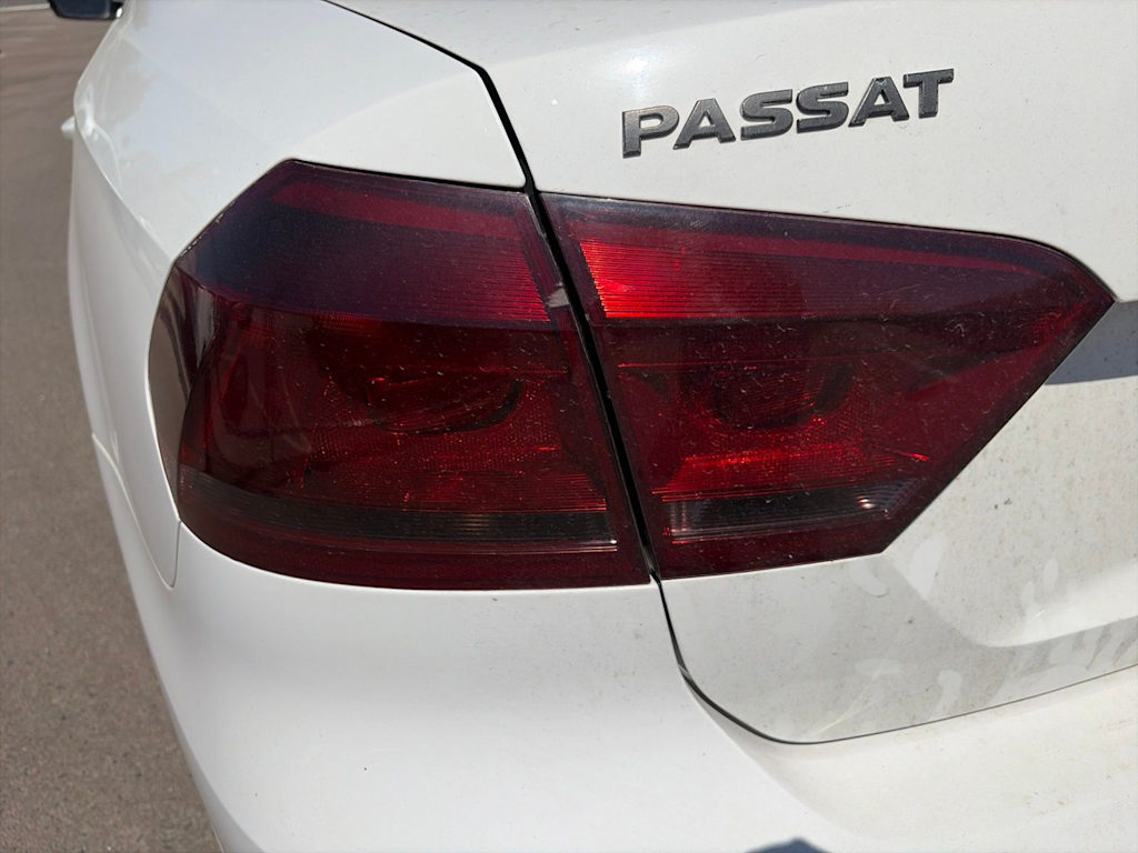 Thumbnail: 2013 Volkswagen Passat - 25