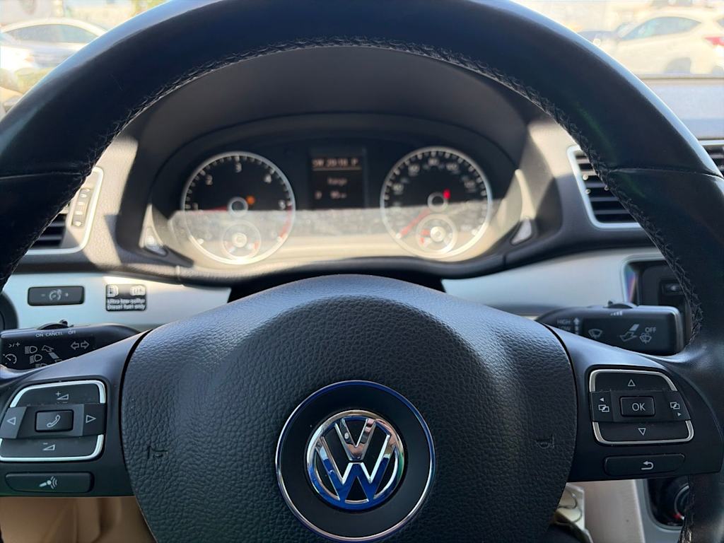 Thumbnail: 2013 Volkswagen Passat - 34