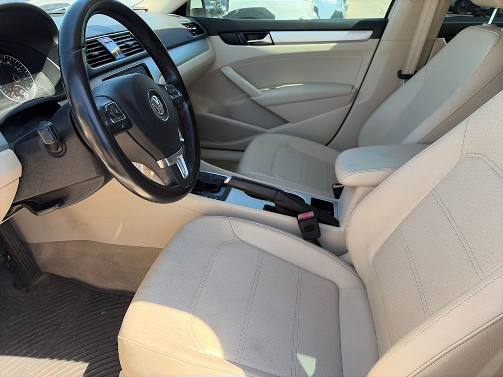 Thumbnail: 2013 Volkswagen Passat - 7