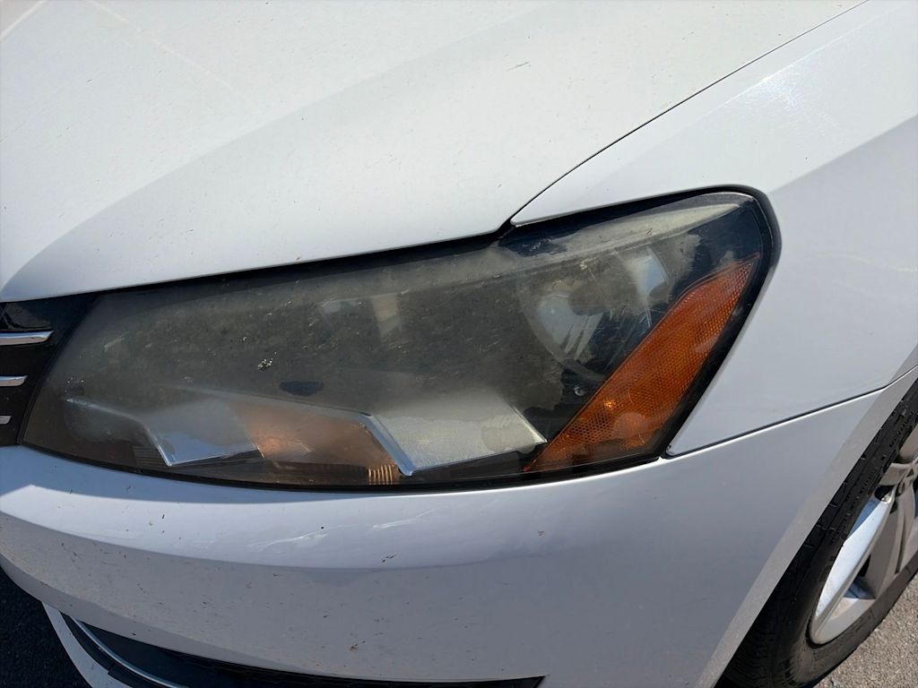 Thumbnail: 2013 Volkswagen Passat - 15